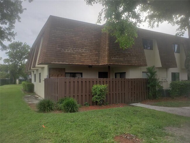 Building Photo - 105 San Remo Blvd