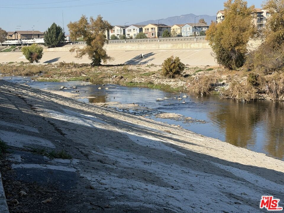 Foto del edificio - 2445 Harwood St