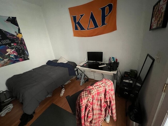 Foto del edificio - Very Spacious 4bdrm/2bth House on W CARY STREET in the Heart of VCU!!!