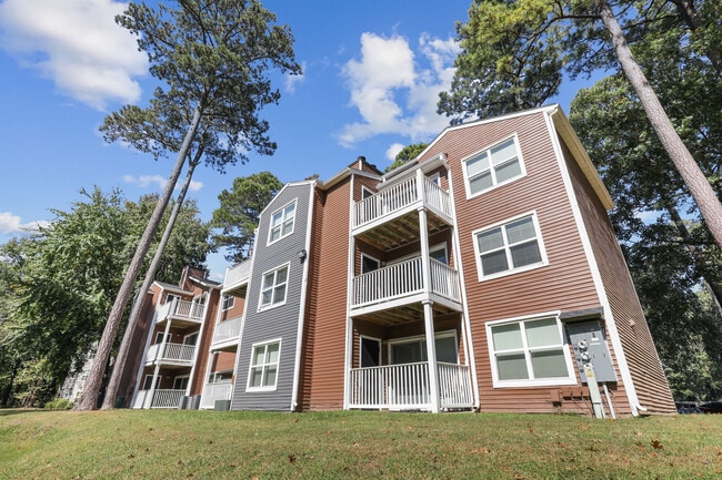 Luna Pointe apartments — community photo - Luna Pointe
