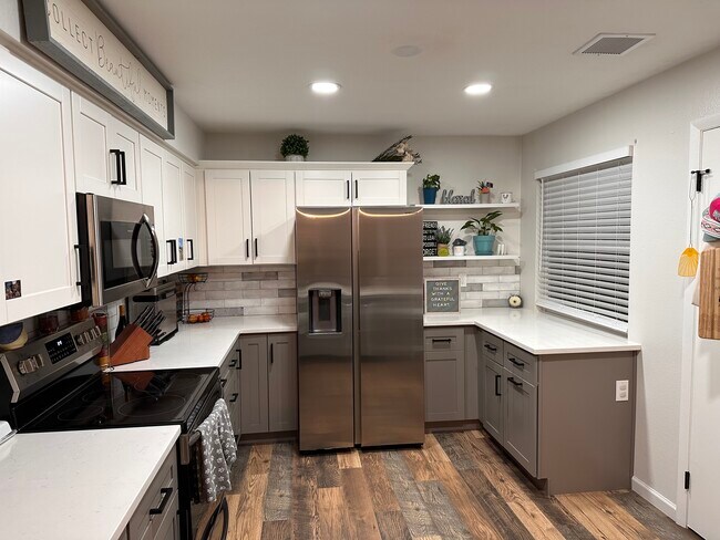 Building Photo - 7260 S Gaylord St