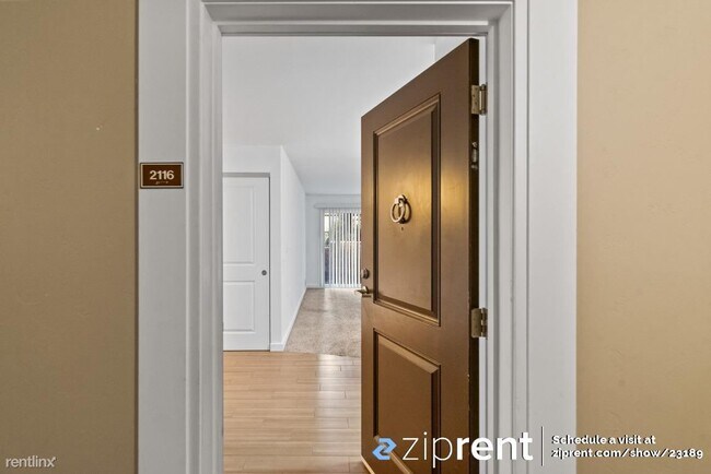 Building Photo - 1 br, 1 bath Condo - 6400 Christie Ave, Em...