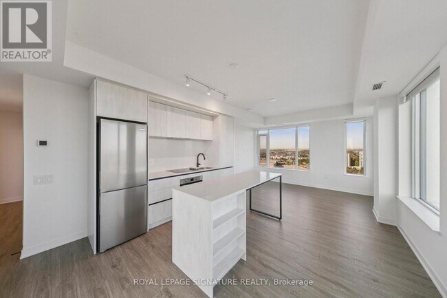 Photo du bâtiment - 2495 Eglinton Ave W