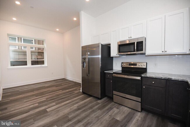 Foto del edificio - 6164 Ridge Ave