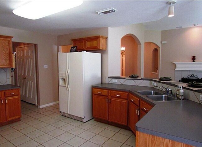 Foto del edificio - 14715 Chapelbrook Ln