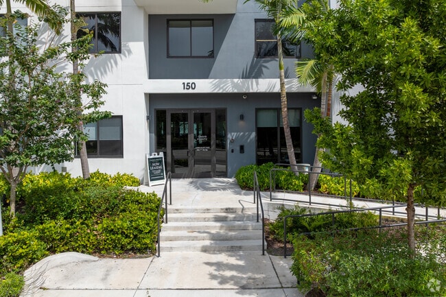 Building Photo - Oasis Pointe