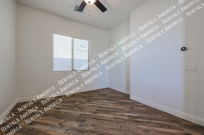 Foto del edificio - 4121 E Yellowstone Pl