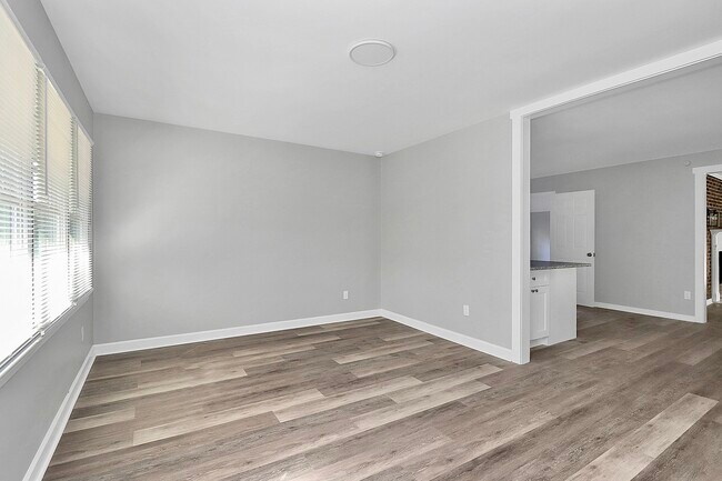 Foto del edificio - 6300 Monteith Dr