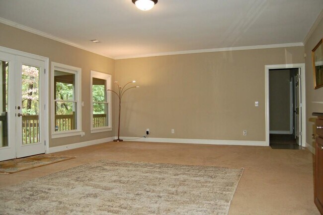 Building Photo - 372 Sycamore Trail