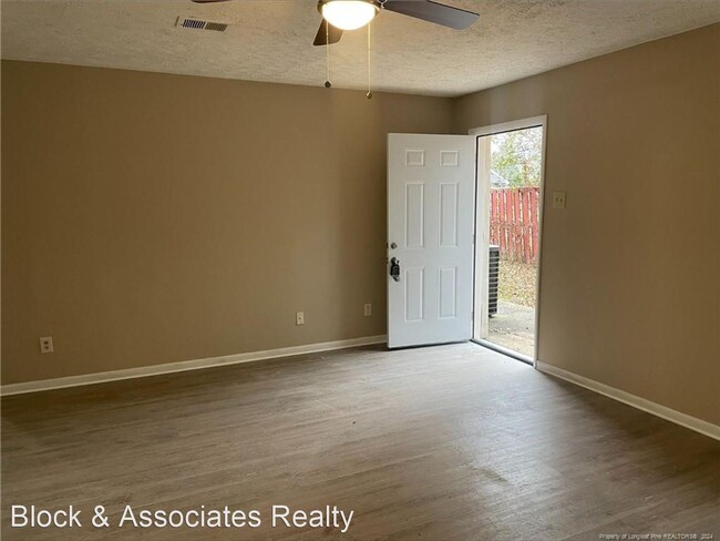 Building Photo - 2 br, 1 bath House - 1919 Sapona Road #4