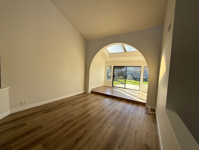 Building Photo - 4 Bedroom Single Story Home Available