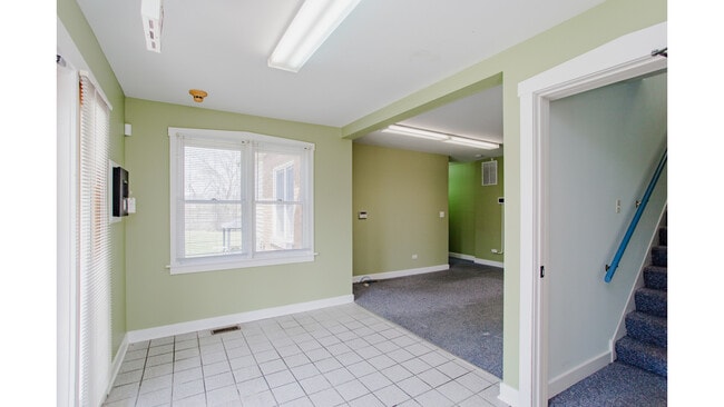 Building Photo - 1305 Oswego Rd