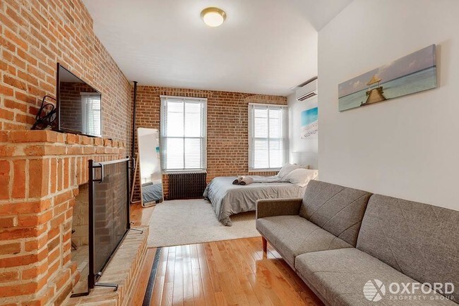 Building Photo - 555 Third Avenue