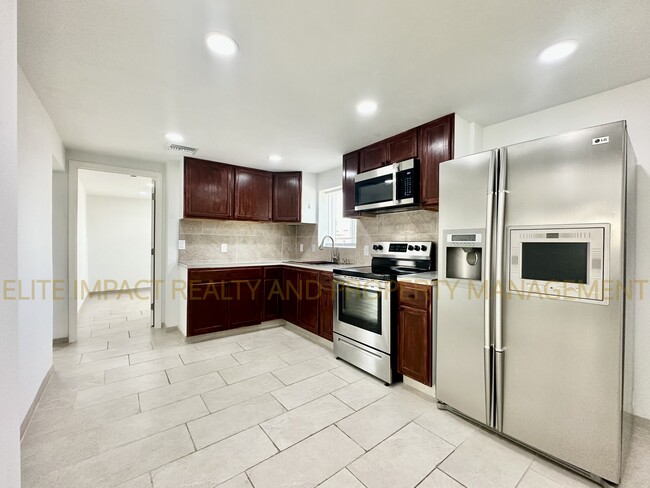 Foto del edificio - 3921 E Blacklidge Dr