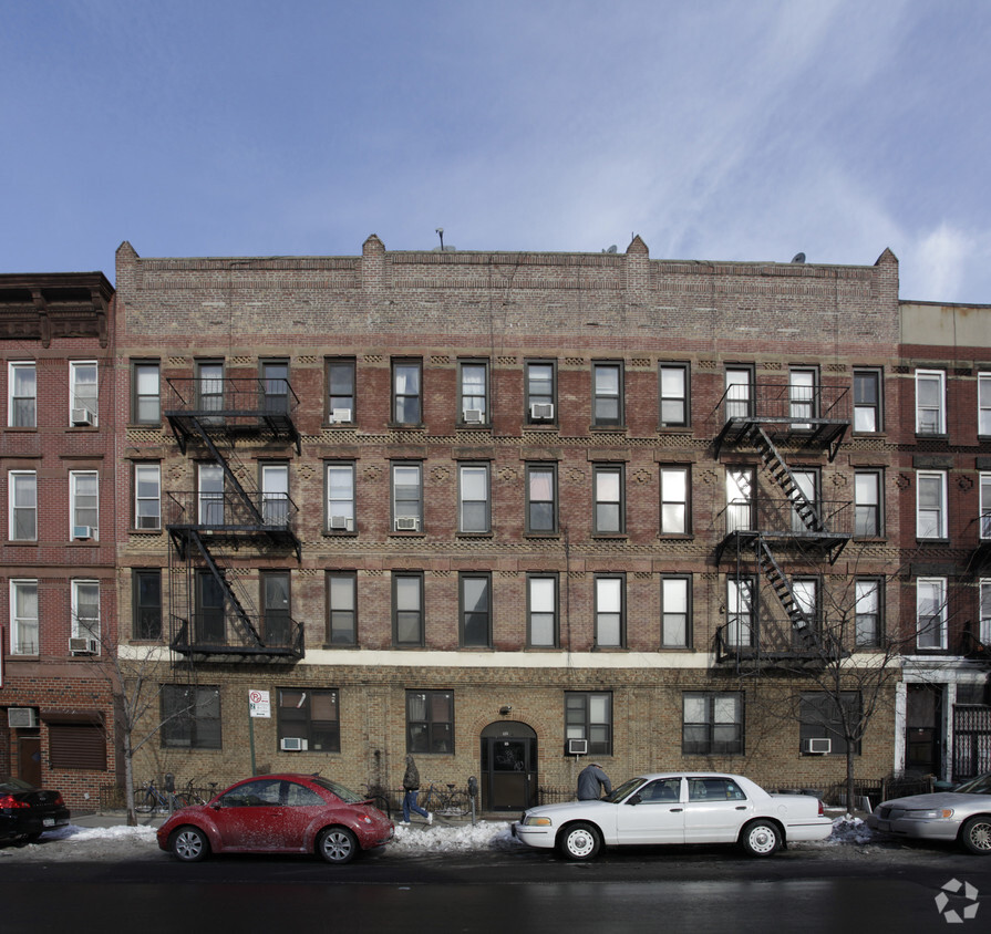 125 Greenpoint, ¡alejado - 125 Greenpoint Ave