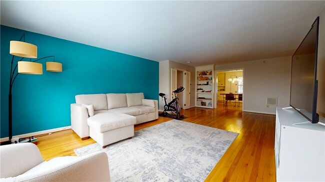 Foto del edificio - 102 Corson Pl