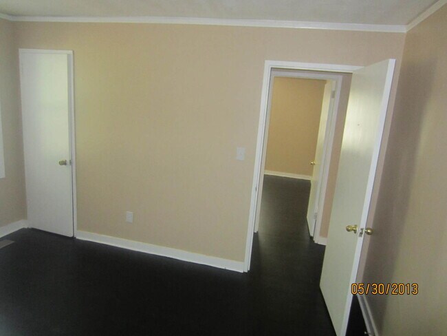 Building Photo - Nice Cozy Home