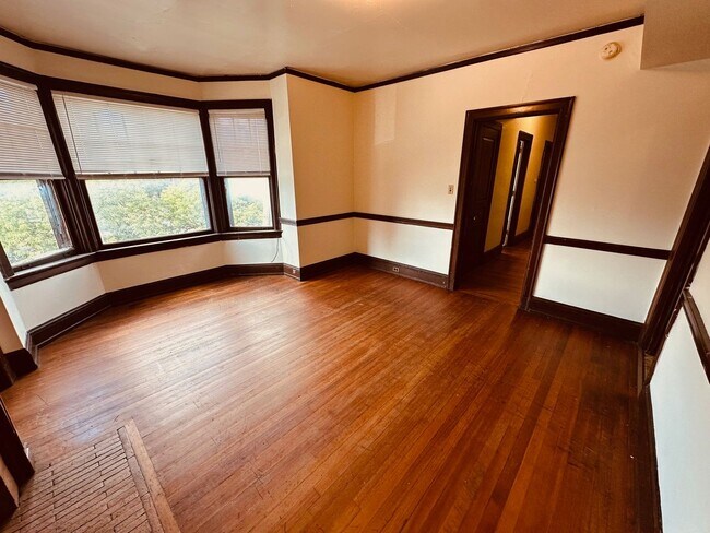 Foto del edificio - Convenient Downtown Apartment