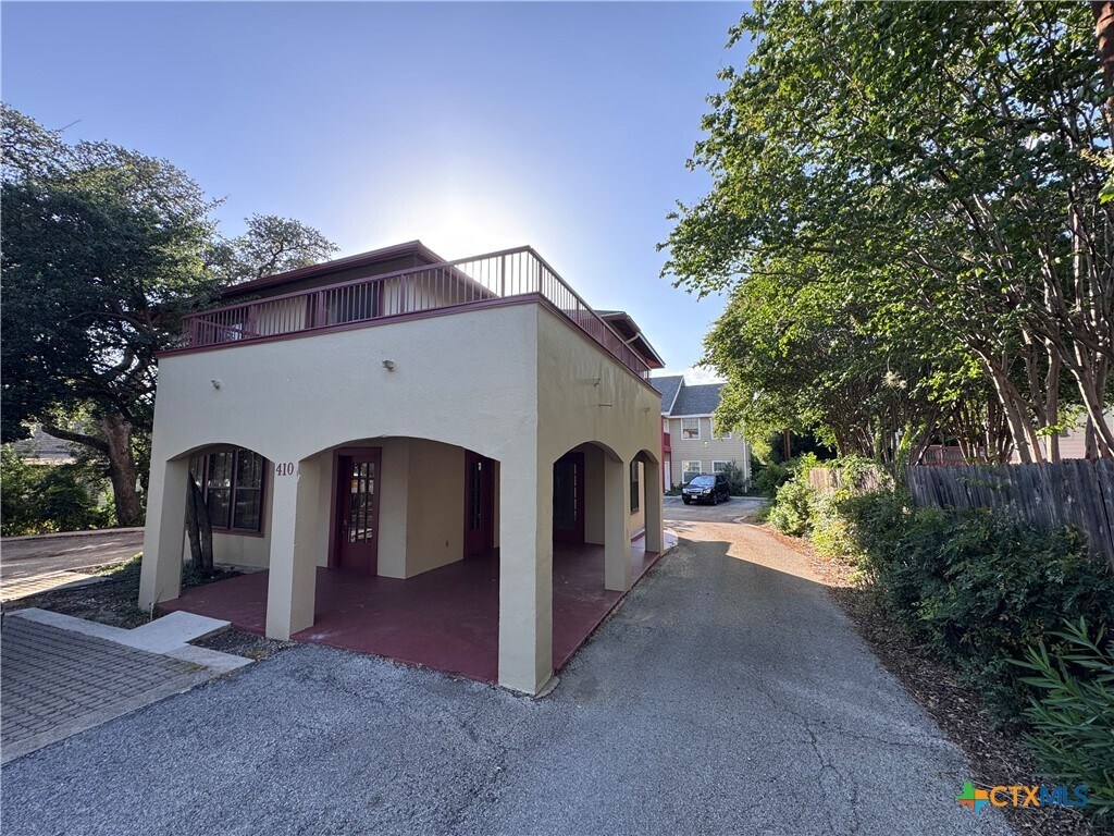 Primary Photo - 410 Burleson St