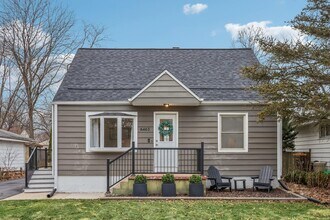 Building Photo - 6463 N Garden Grove Ln