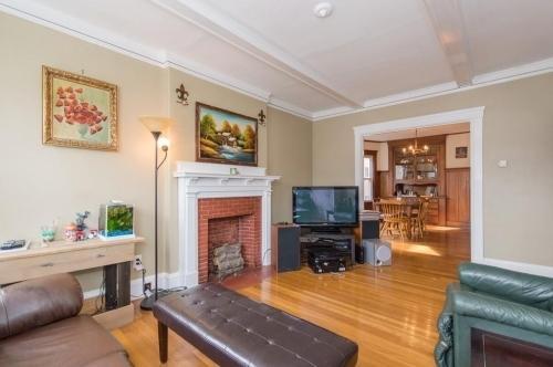 Foto principal - 3 bedroom in Boston MA