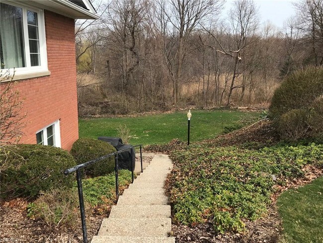 Foto del edificio - 7560 Hollycroft Ln