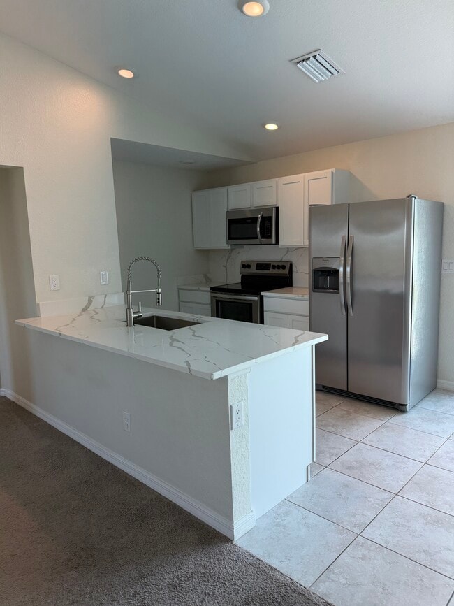 Kitchen - 2120 NW 18th Ave