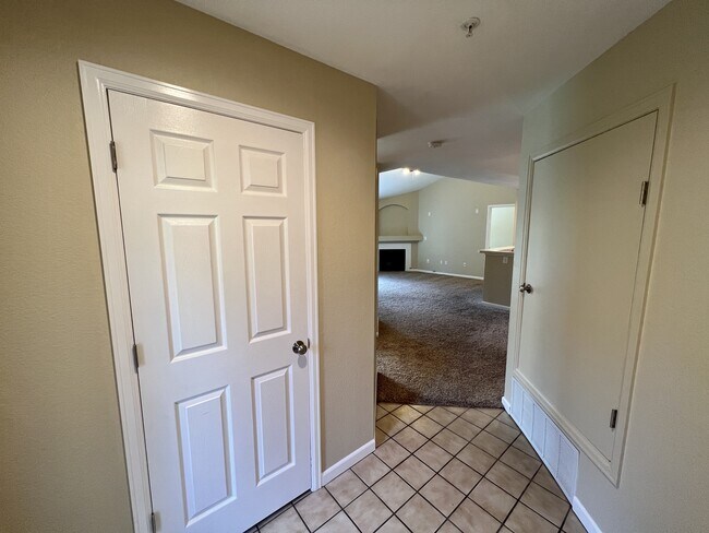 Foto del edificio - 5225 White Willow Dr