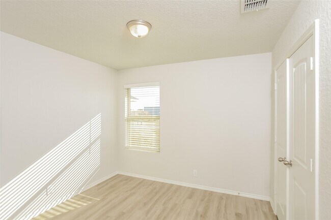 Foto del edificio - 4815 Banyan Tree Trl