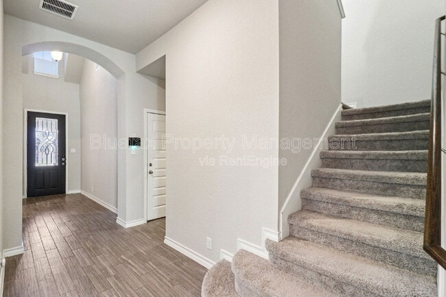 Building Photo - 10208 High Noon Dr