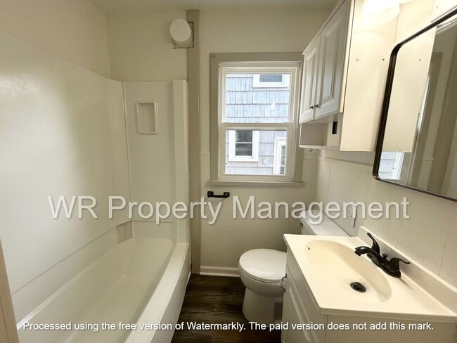 Building Photo - 3 bed 1 bath home for rent