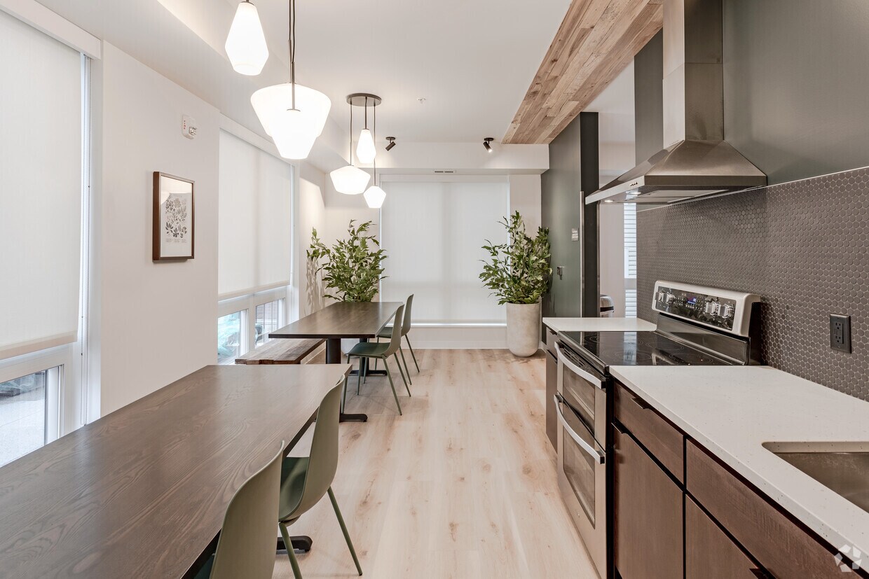 Primary Photo - Trademark Apartments