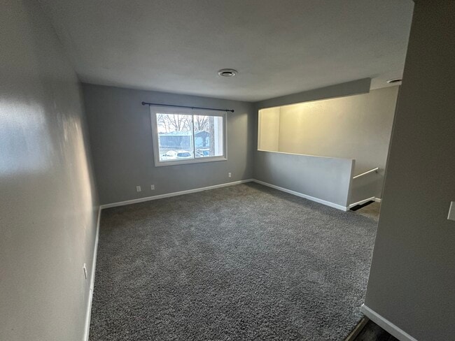 Building Photo - 1040 Bowerman Dr.