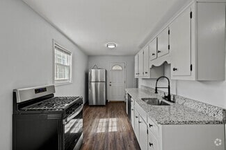 Building Photo - 503 Elm St