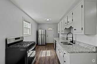 Building Photo - 503 Elm St