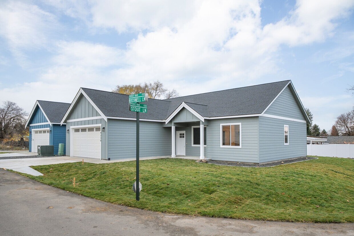 Foto principal - 3BR / 2BA New Construction Low Maintenance...