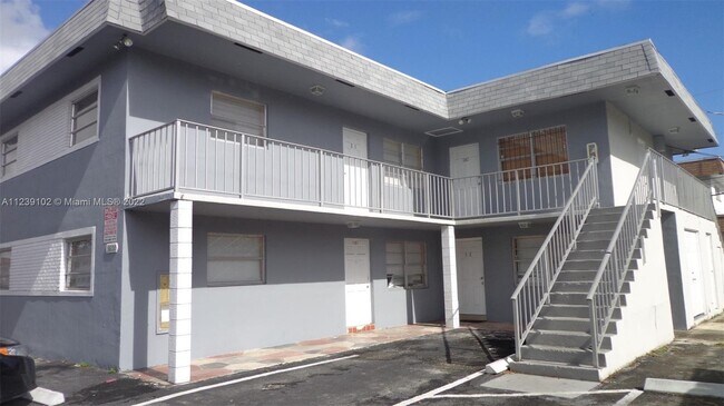 Building Photo - 3800 SW 59th Terrace