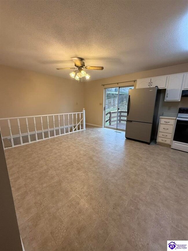 Building Photo - 114 Monroe St