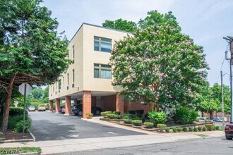 Building Photo - 276 Chestnut St