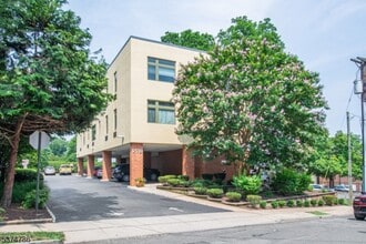 Building Photo - 276 Chestnut St