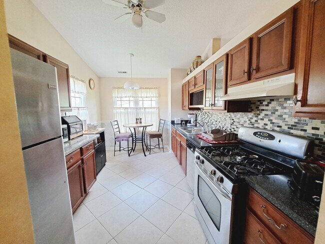 Foto del edificio - 216 Stoneybrook Ln