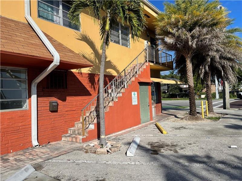 Primary Photo - 3801 N Andrews Ave