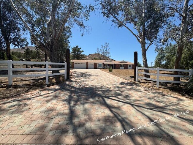 Foto del edificio - Spectacular Acton Home -- Rare Opportunity!