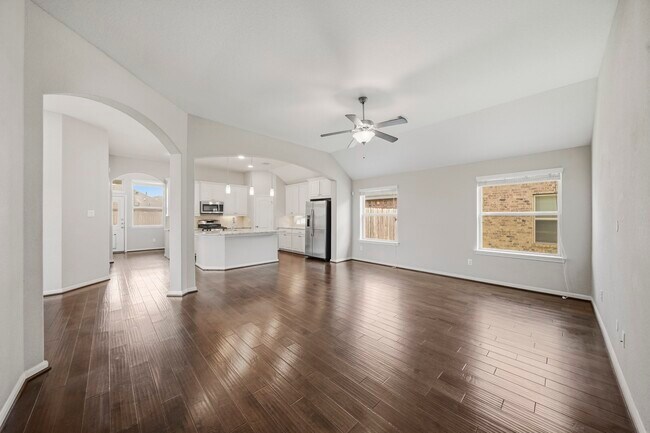 Foto del edificio - 217 Brookwood Park Ln