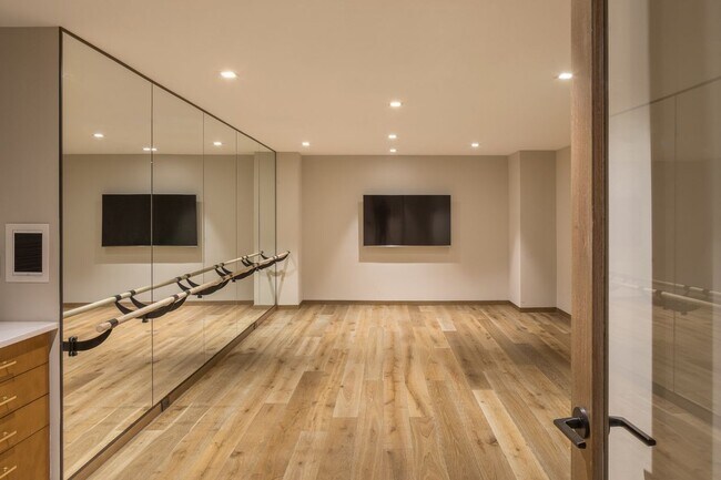 Foto del edificio - 560 W 43rd St