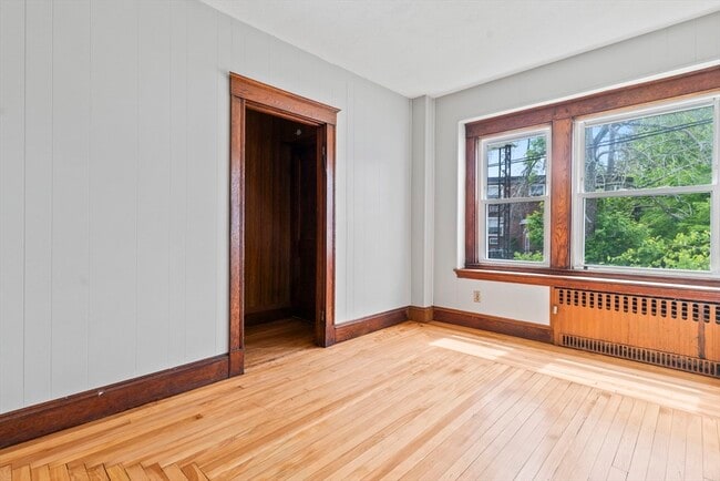 Building Photo - 33 Bigelow St