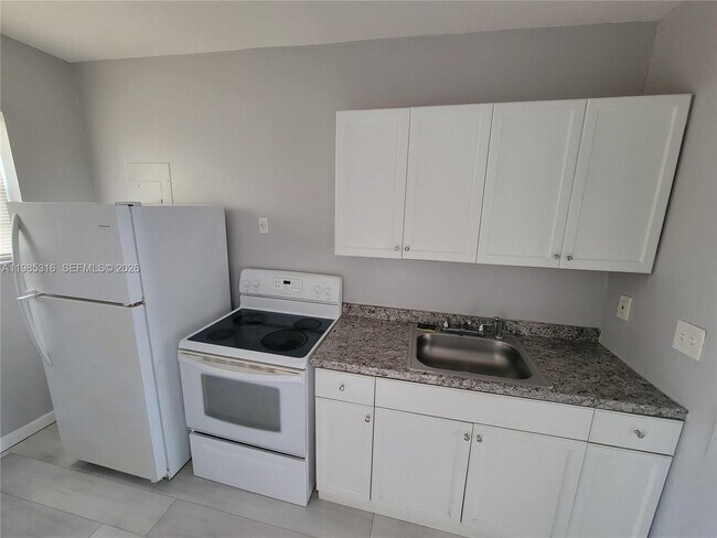 Foto del edificio - 1720 NW 1st Pl