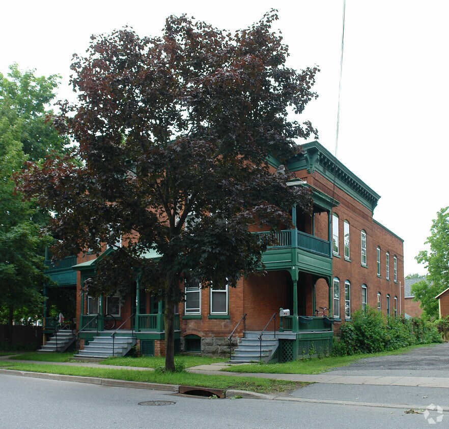 Primary Photo - 98-104 Cummings St