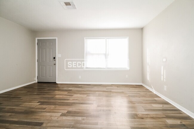 Foto del edificio - 2324 Mccracken DR