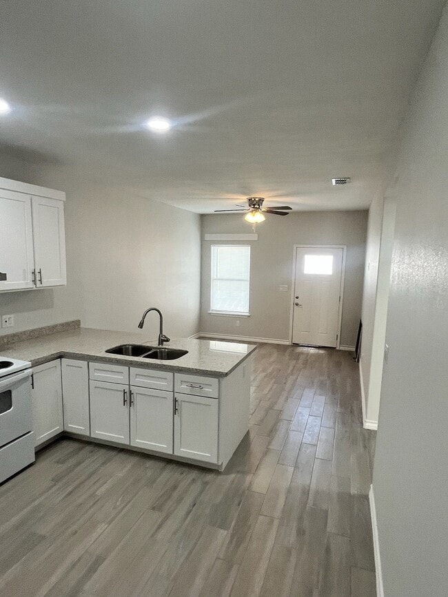 Building Photo - 1810 Atrium Pl Dr